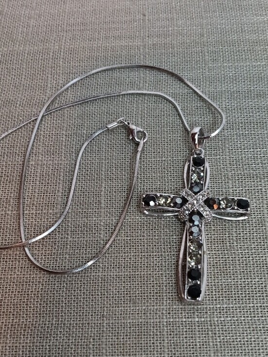Source Unknown Jewelry - Gray Black Rhinestone Silver Tone Cross Pendant Necklace 17.5" Long
